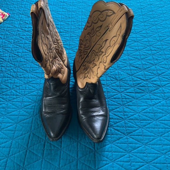 Ariat Women’s cowboy boots size 8 🍀SOLD - Picture 2 of 9